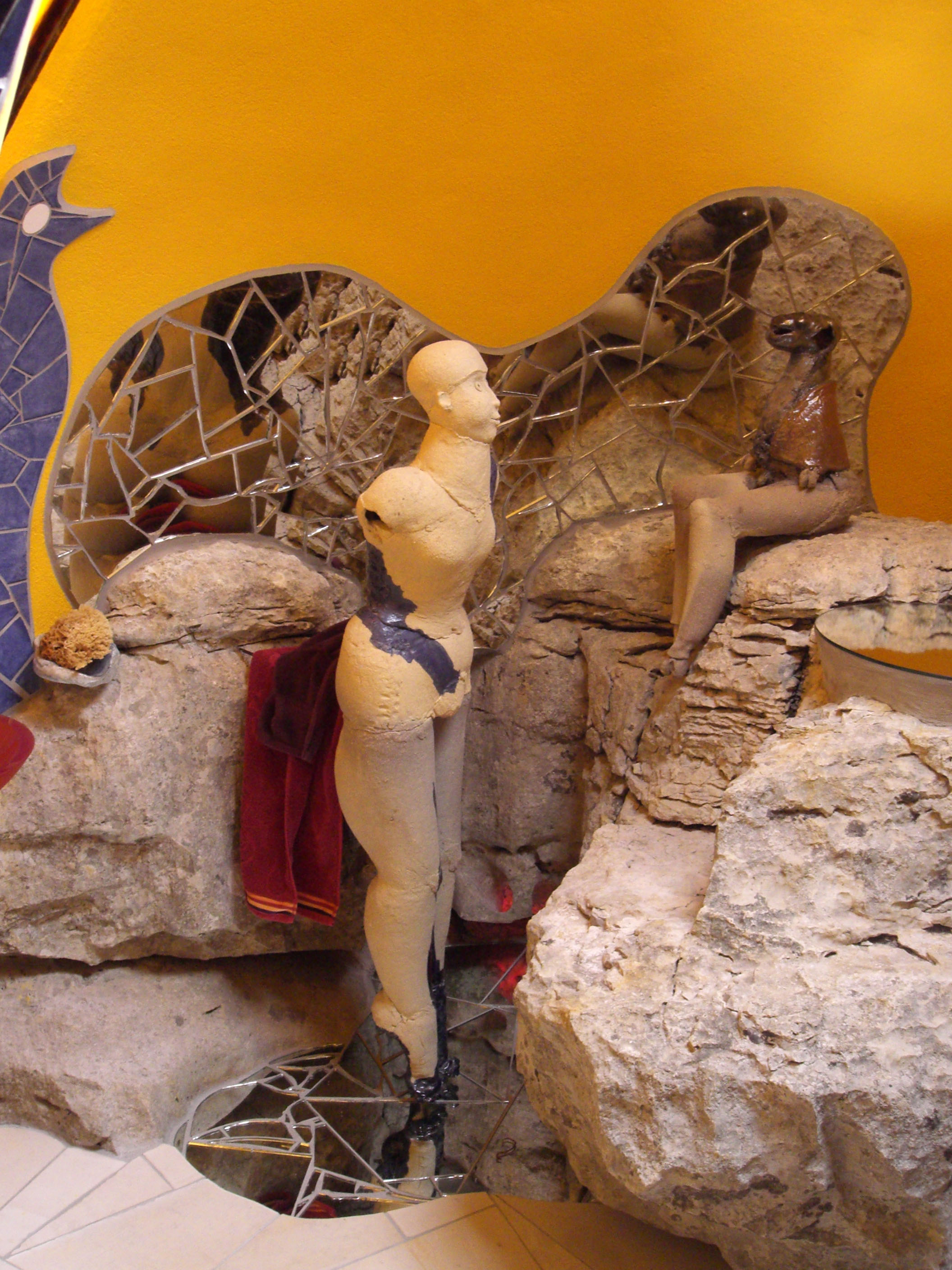 "Maison Unal", salle de bains avec "Diane et Actéon", sculptures de Martine Diersé (2007).